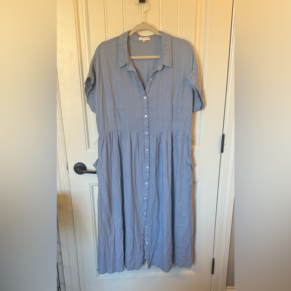 Andthewhy Elegant Chambray Button-Down Midi Dress